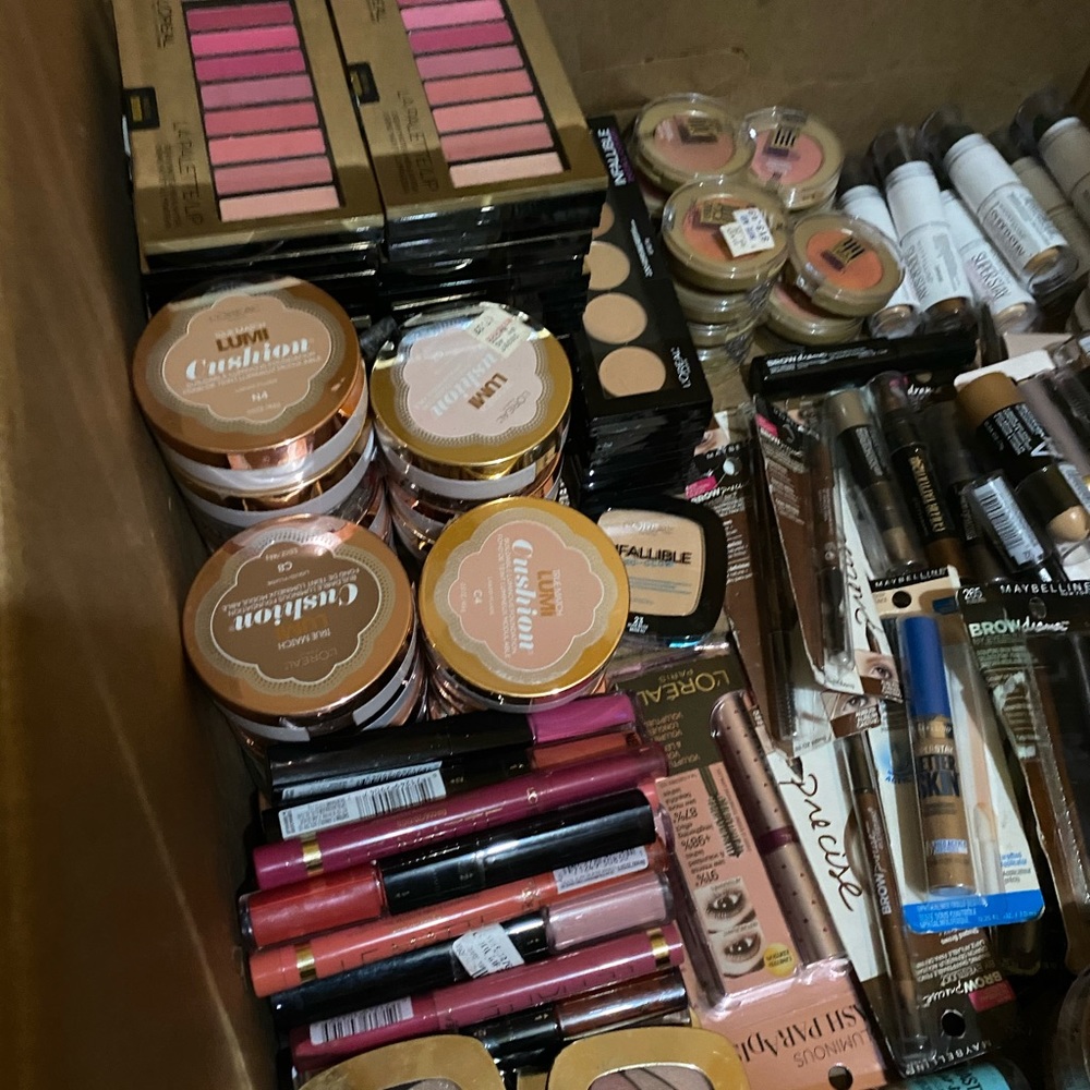 Makeup lot 20 piece READ DESCRIPTION - Picture 2 of 4